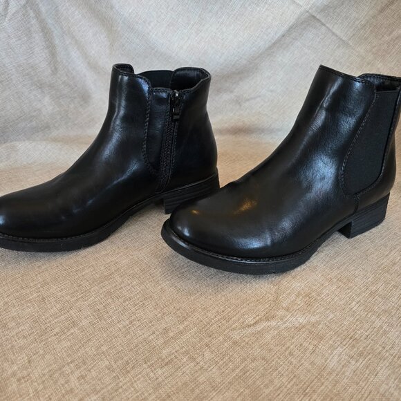 Women's Chelsea Black Boots, Size 8.5 - Picture 2 of 5